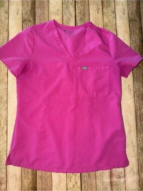 Figs Women's V-Neck Scrub Top Pink